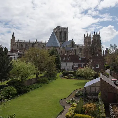 The Old Coach House بيت للعطل Burythorpe